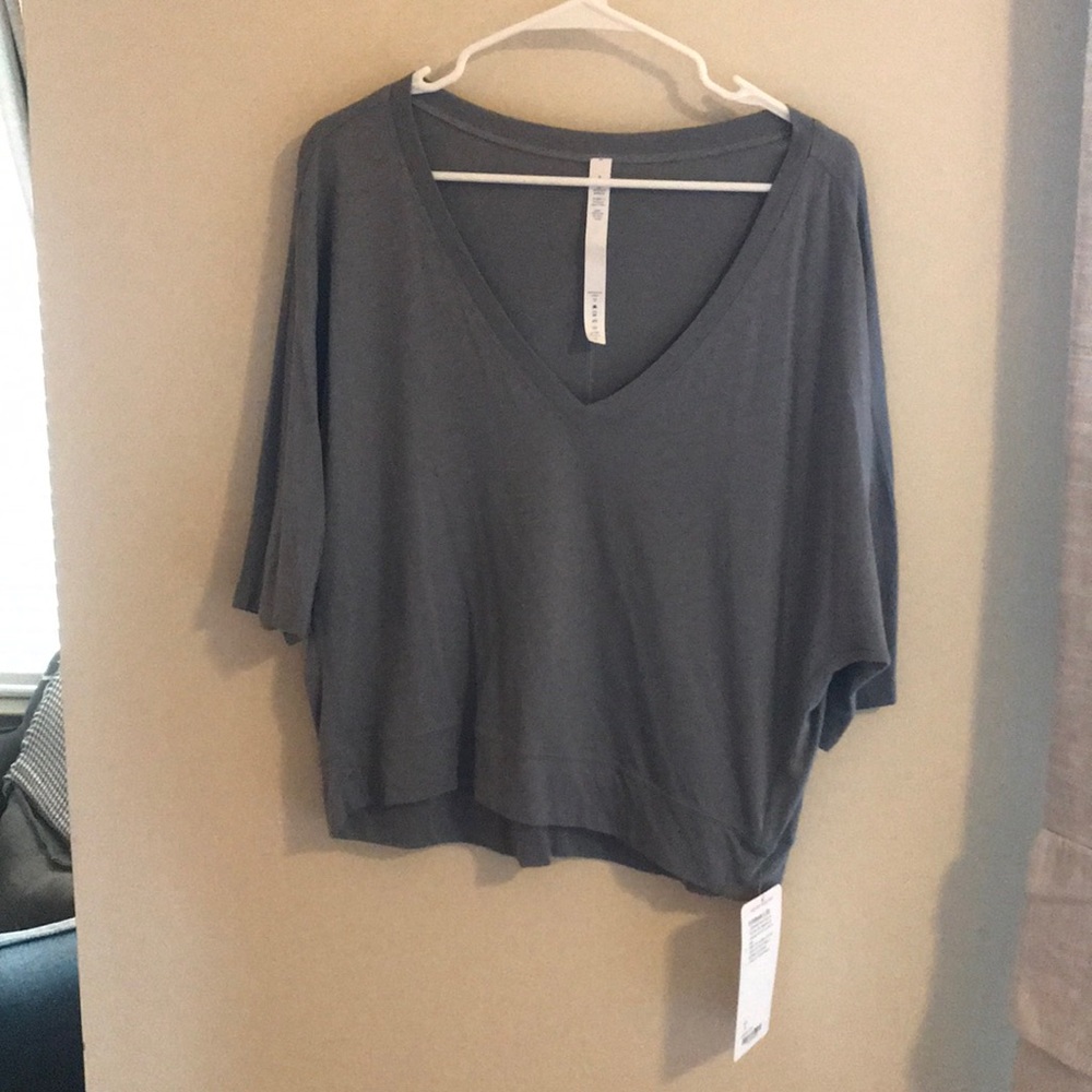 NWT lululemon ambleside V SS